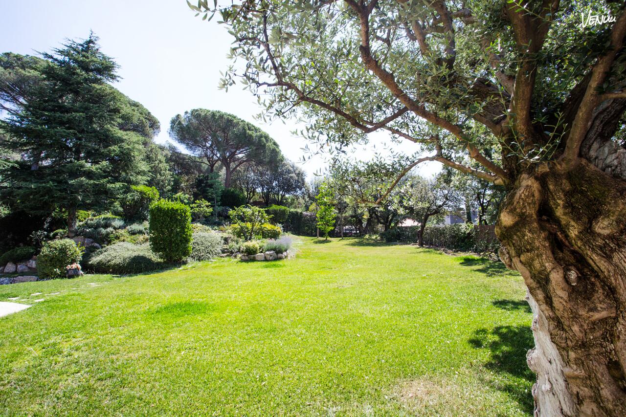 Hotel Edelweiss Jardín, elegant garden venue for luxury weddings.