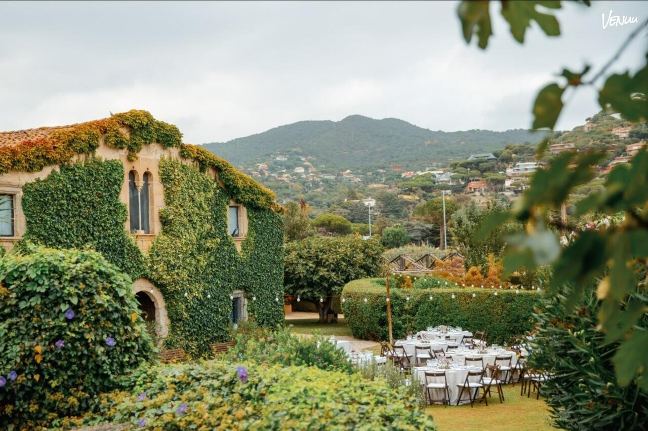 Masia Can Tosca, rustic countryside wedding venue near Barcelona. 