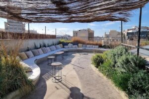 Terraza20, modern rooftop venue for stylish events in Barcelona.