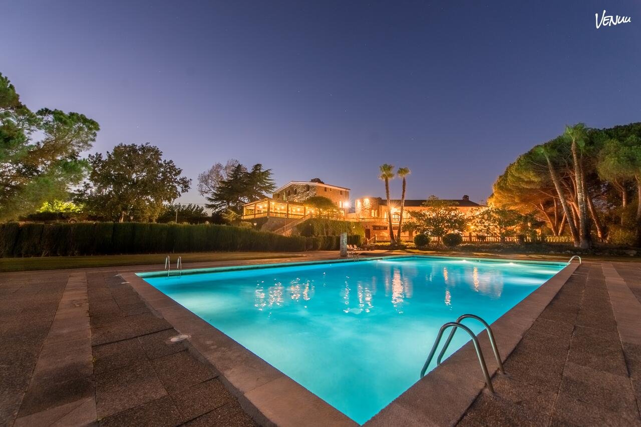 Elegant outdoor birthday venue in Costa Brava surrounded by nature.