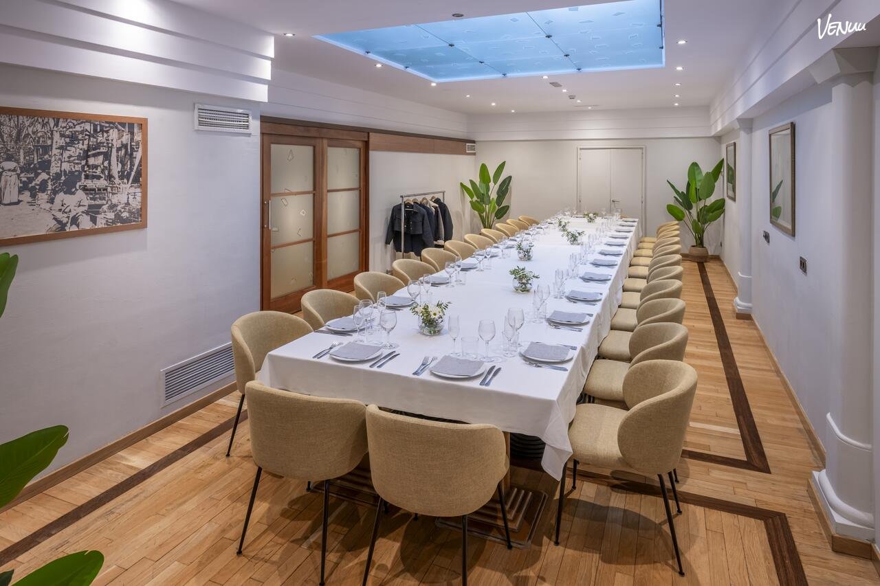  Elegant private event room in central Barcelona.