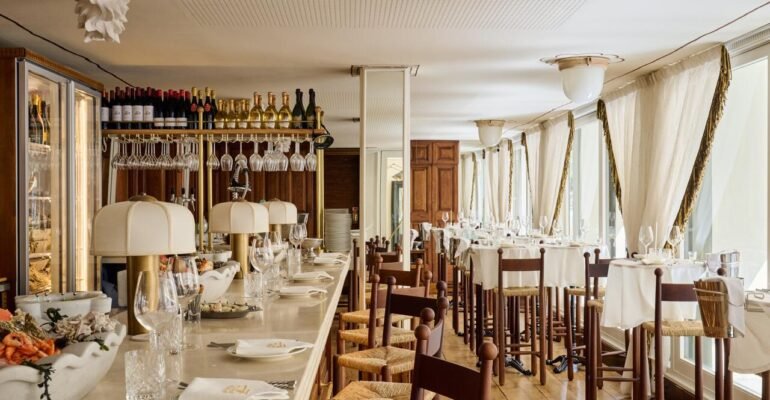 Stylish luxury dining venue in Barcelona for elegant celebrations.