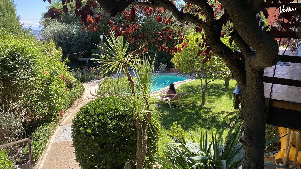Charming outdoor event venue in Barcelona for private gatherings.