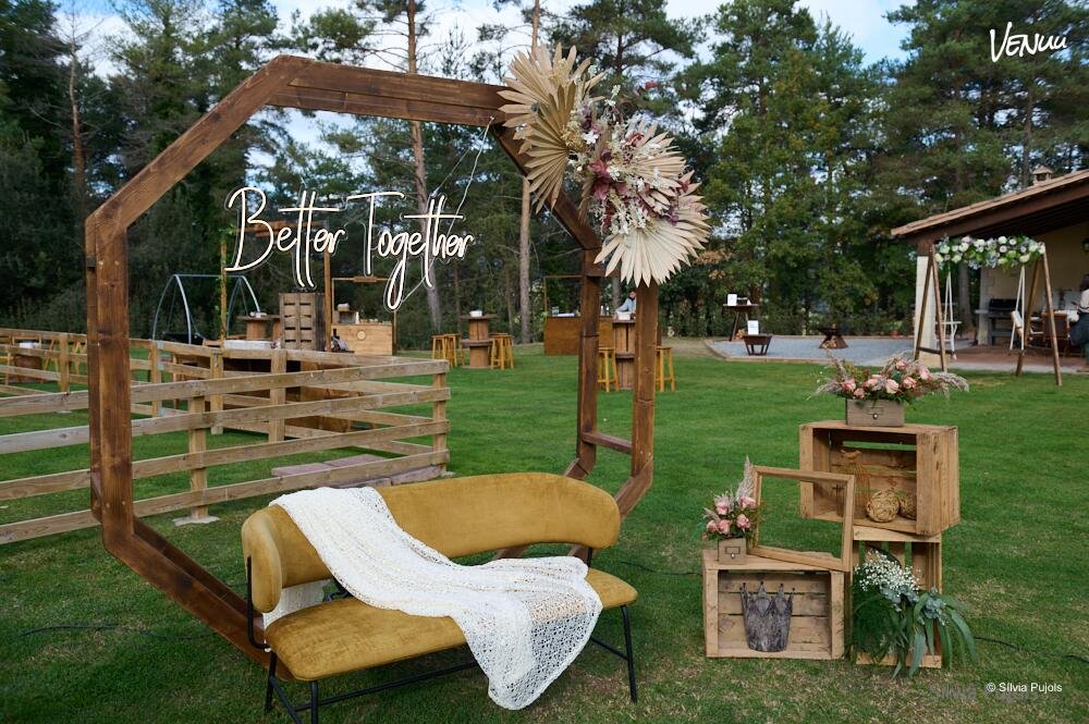 Rustic and elegant wedding venue in the Catalan countryside.