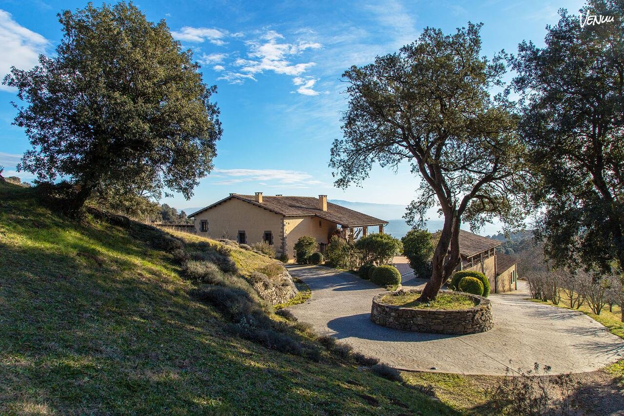  Countryside wedding estate in Catalonia surrounded by natural landscapes.